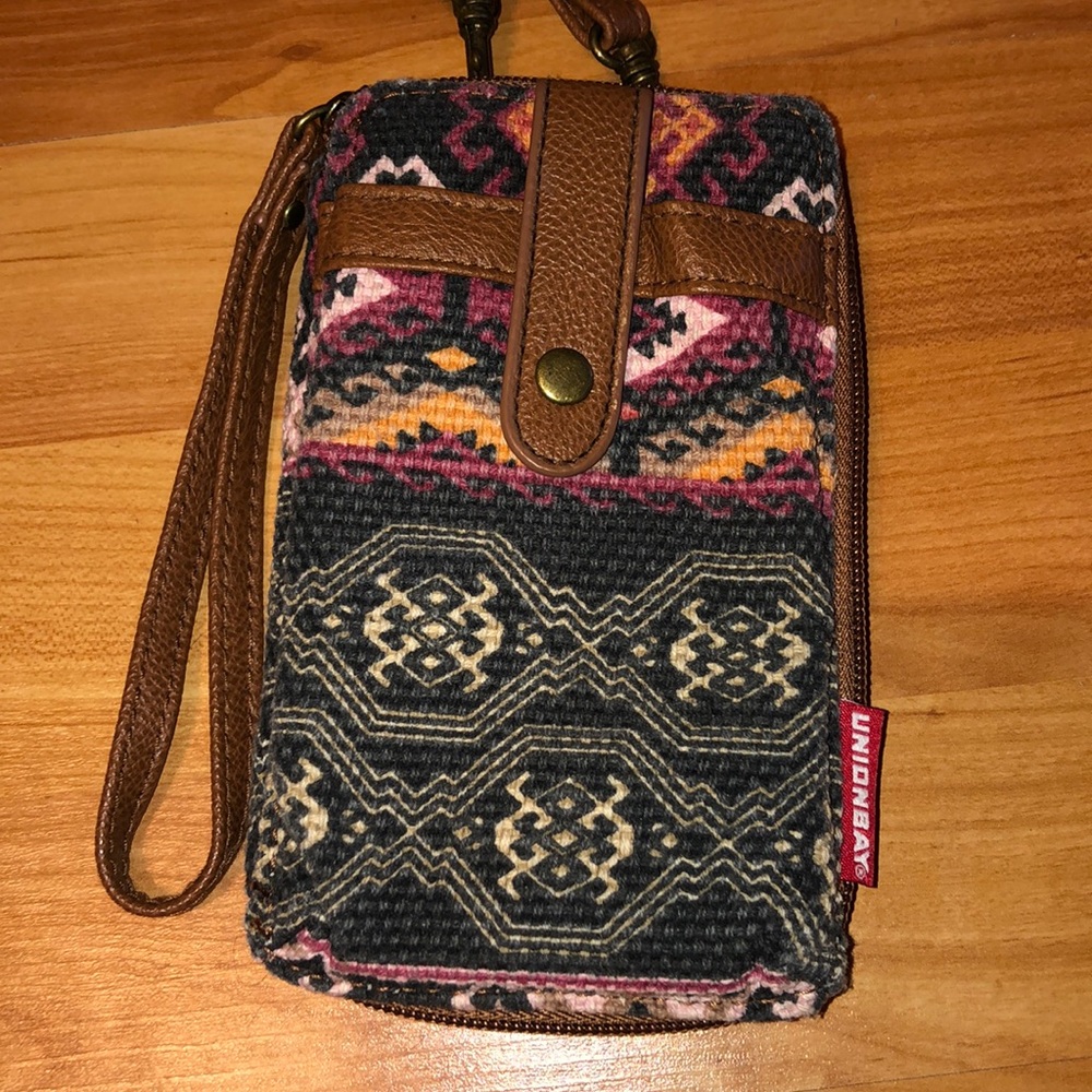 UNIONBAY wristlet / crossbody clutch